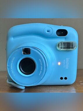 Fujifilm Instax Mini 11 Instant Camera - Light Blue